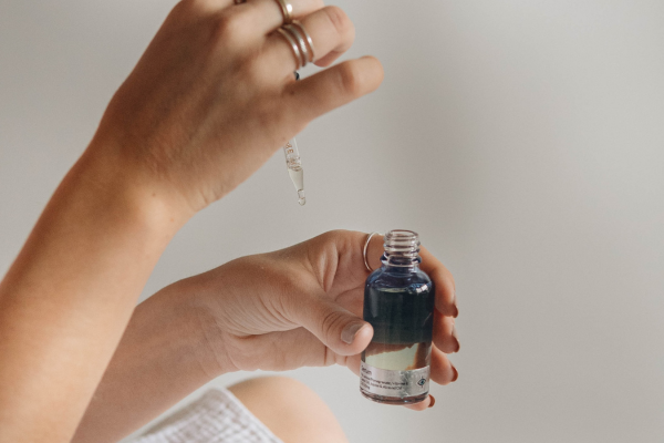 How To Use Hyaluronic Acid Serum In Your Hydrating Autumn Skincare